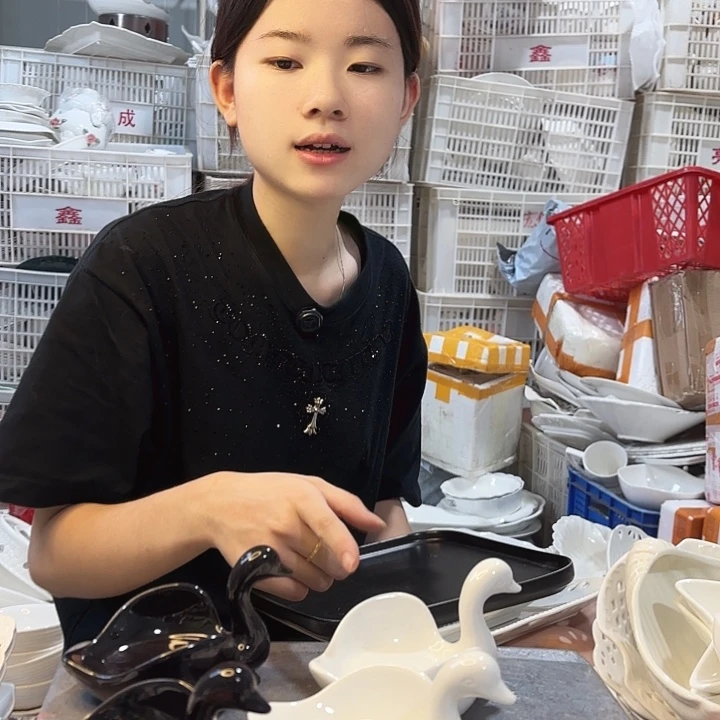 碟微瑕产品………两黑两白鹅子四件套