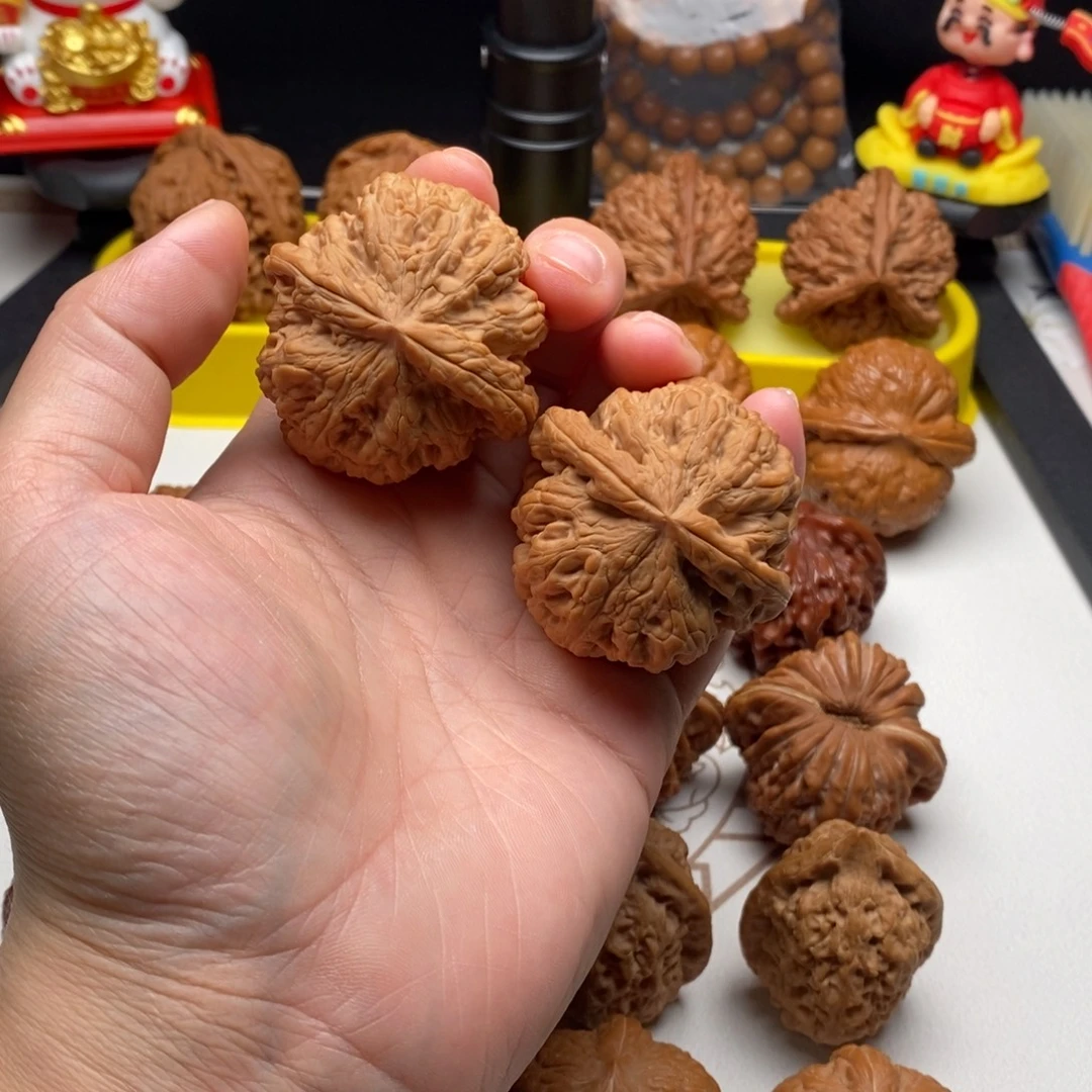 吊坠桃核大粗筋44