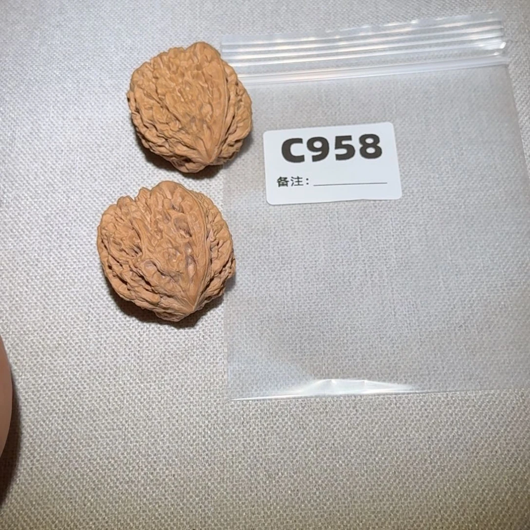 文玩核桃吊坠野牛958