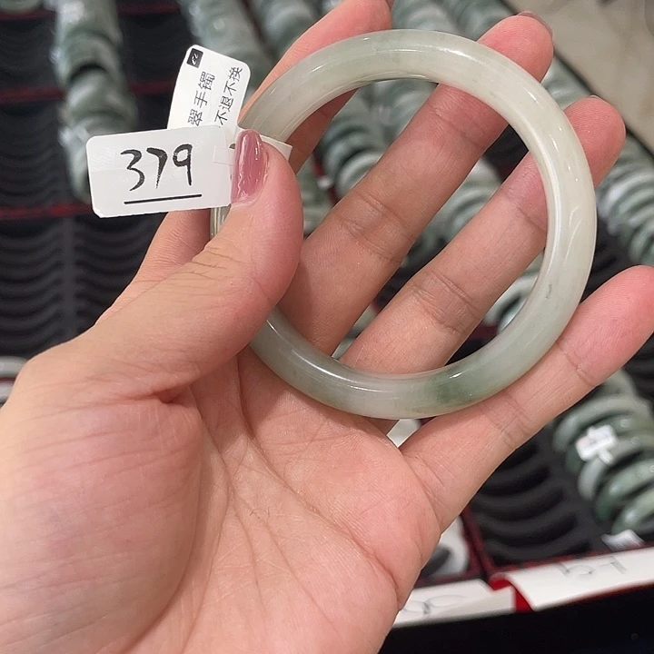 未镶嵌手镯石英岩玉