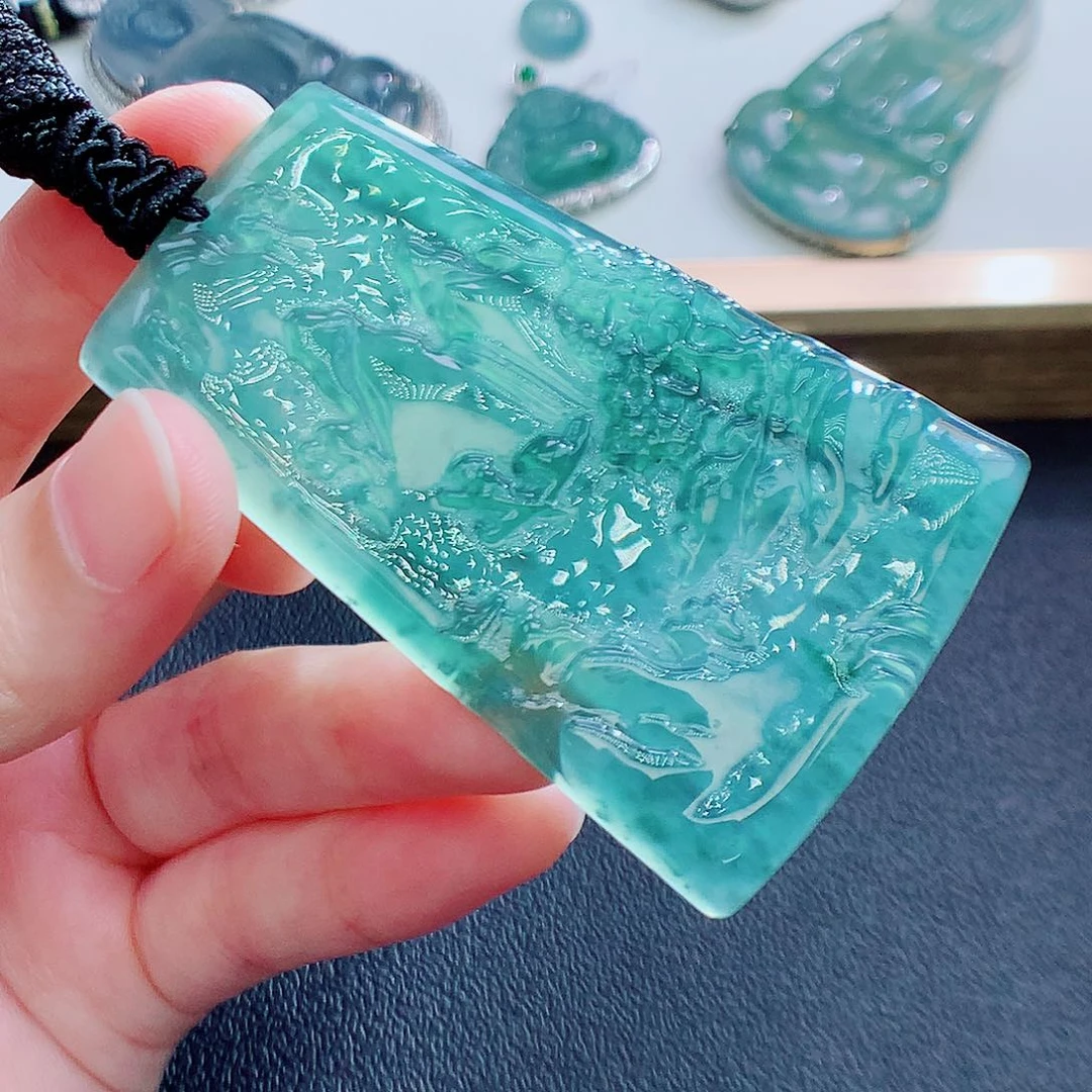 翡翠挂件未镶嵌翡翠