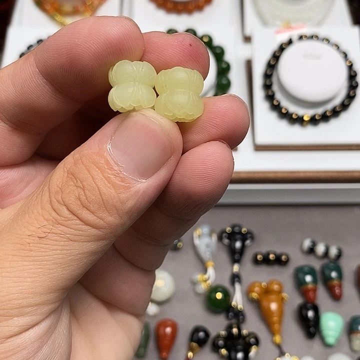 厚***了和田玉未镶嵌手链