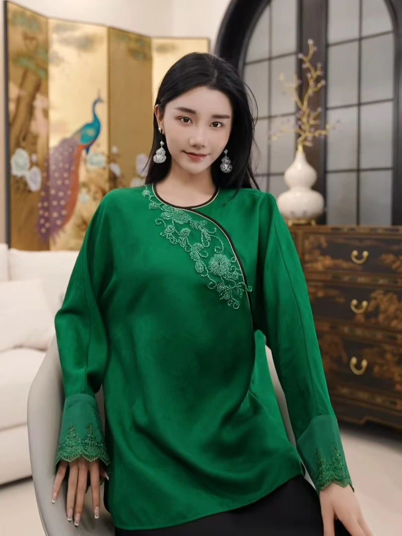 Betty Bairn【云山翠绿 · 香云纱】花螺桑蚕丝圆领上衣25B-BW9227