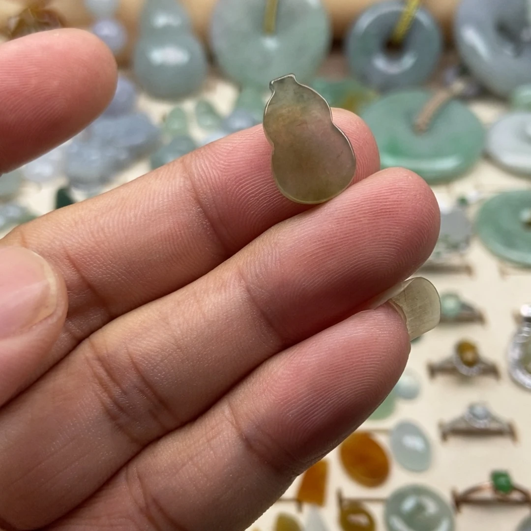 翡翠未镶嵌颈饰16