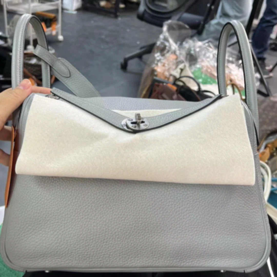 95新 Hermes/爱马仕 【文子姐专属】/D2382/爱马仕lindy30单肩包