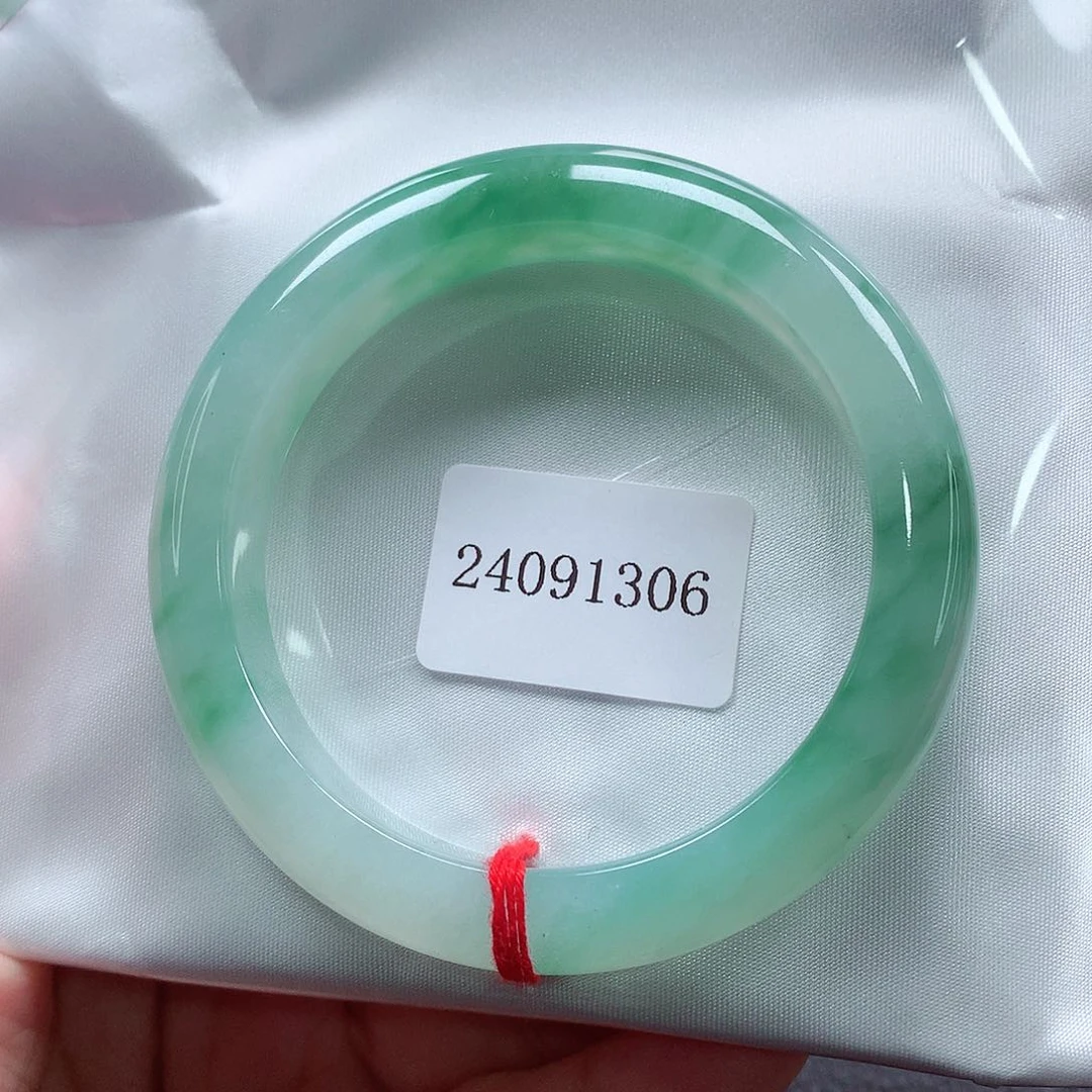 翡翠手镯未镶嵌天然A货翡翠手镯   