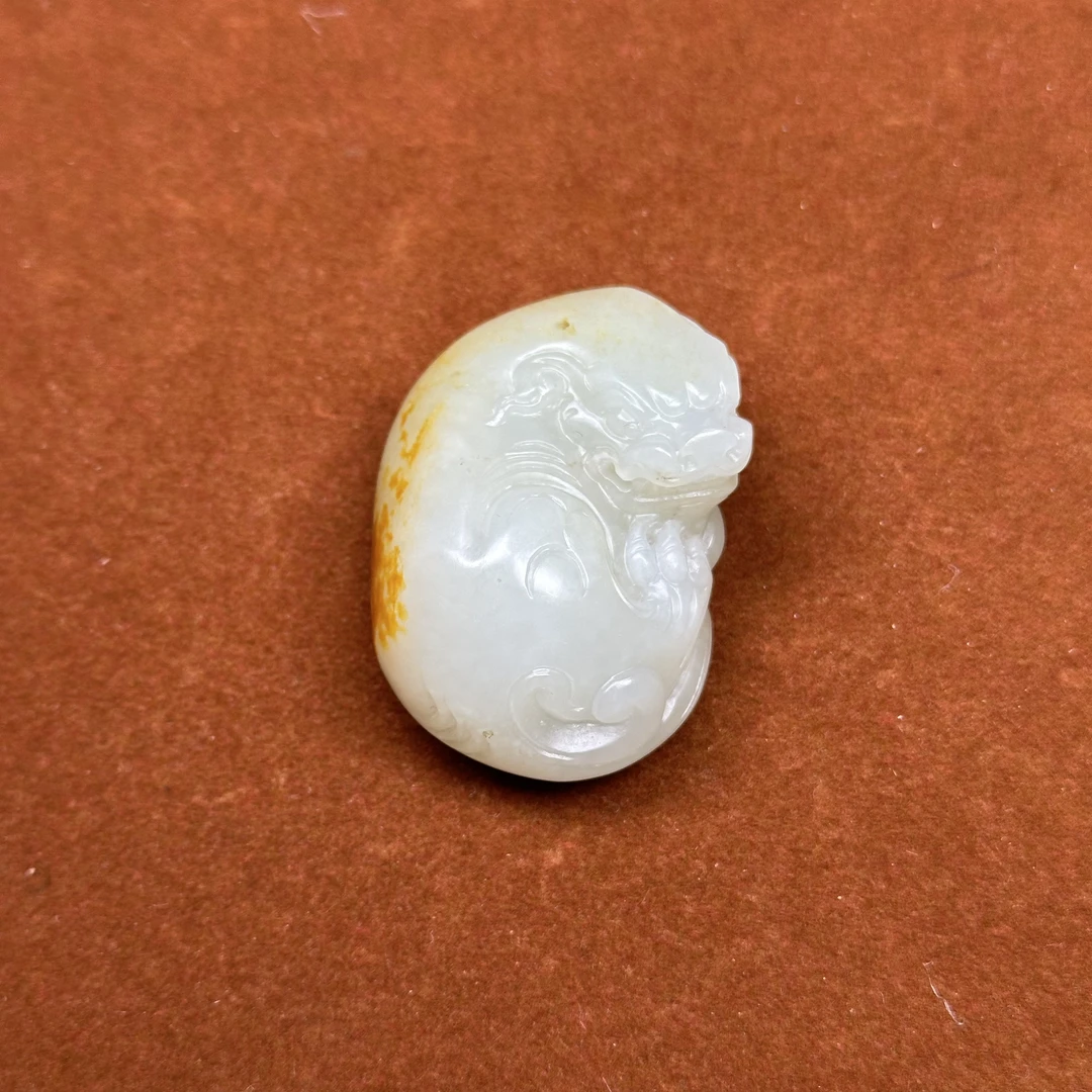 新疆和田玉貔貅回头聚红皮