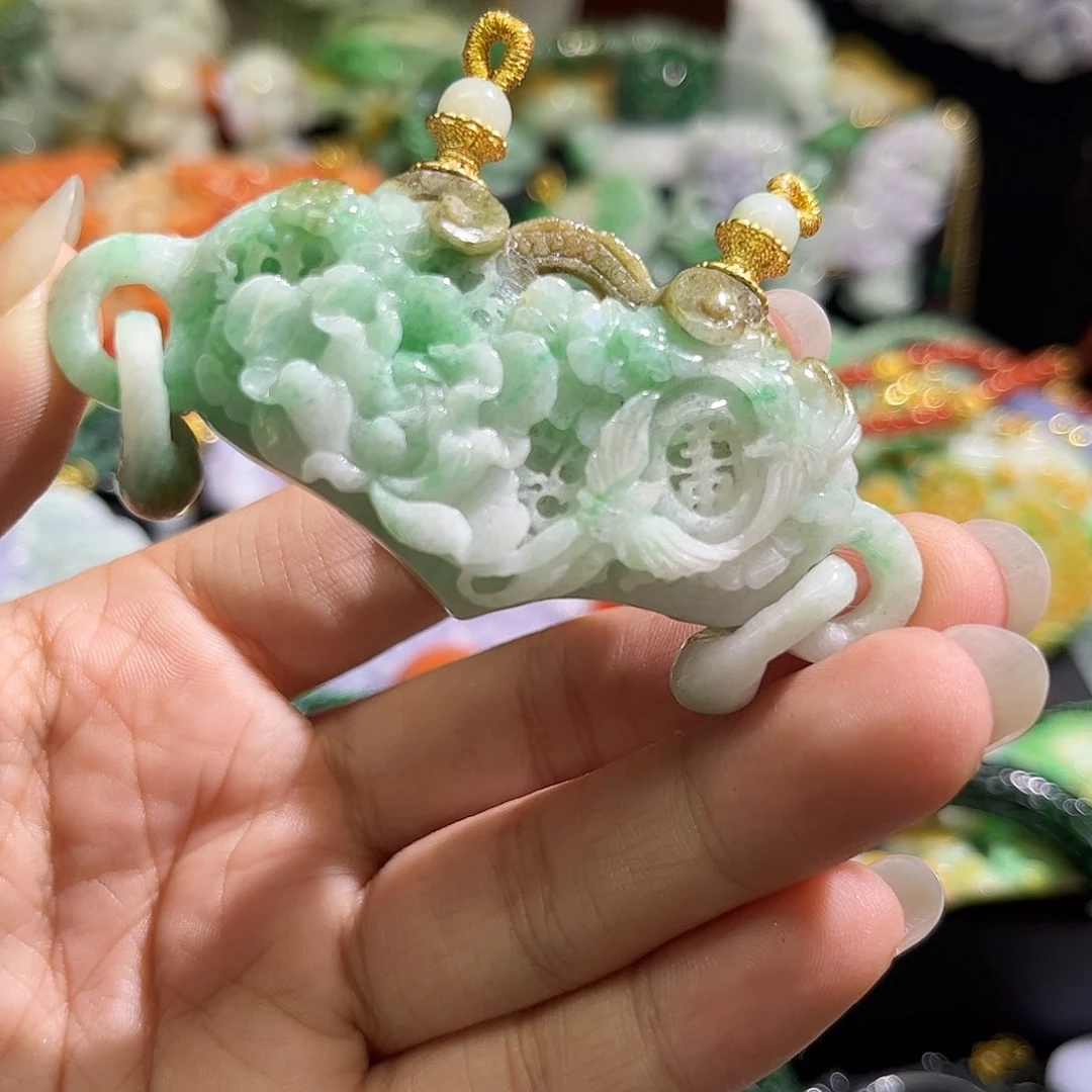 翡翠未镶嵌颈饰待编织