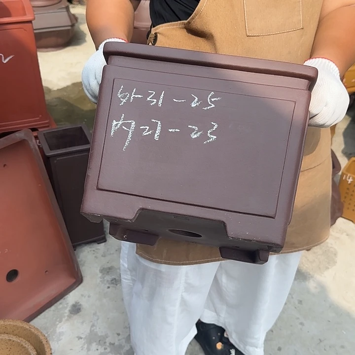你就不要和人家在这