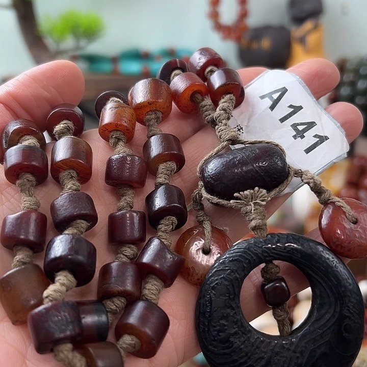 洪***军玛瑙/玉髓未镶嵌颈饰