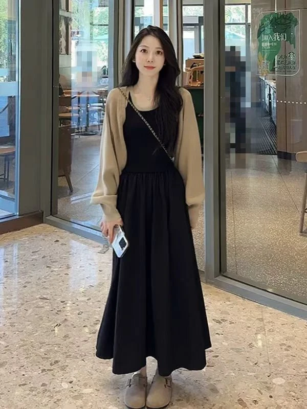 早秋时尚穿搭套装女高级感遮肉显瘦针织拼接吊带连衣裙开衫两件套