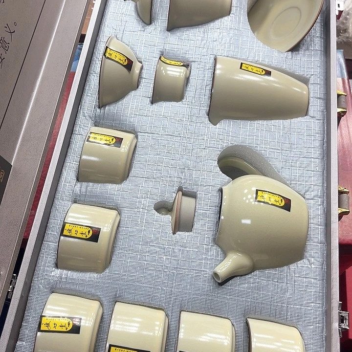 孤品茶具套装等。