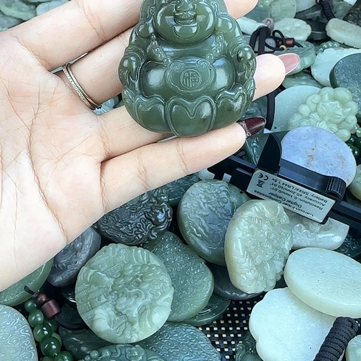 颈饰未镶嵌和田玉