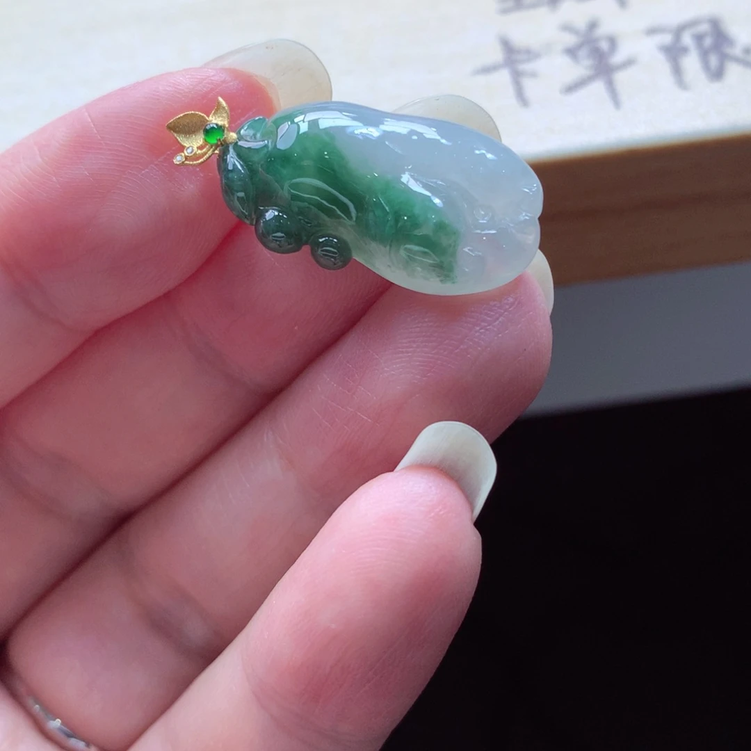 翡翠18K金镶嵌颈饰吊坠