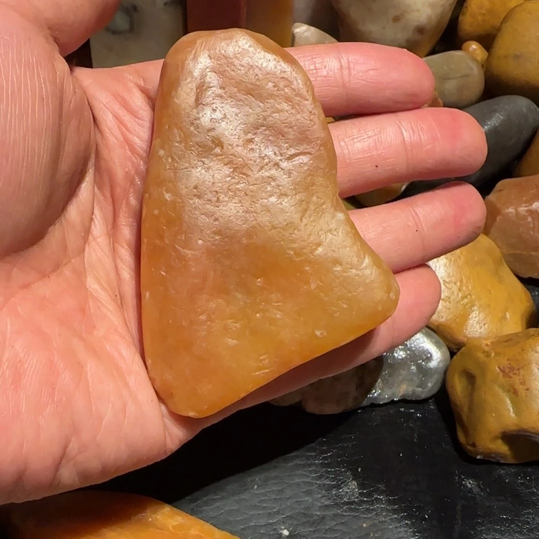 老挝石心**胖田黄原石，