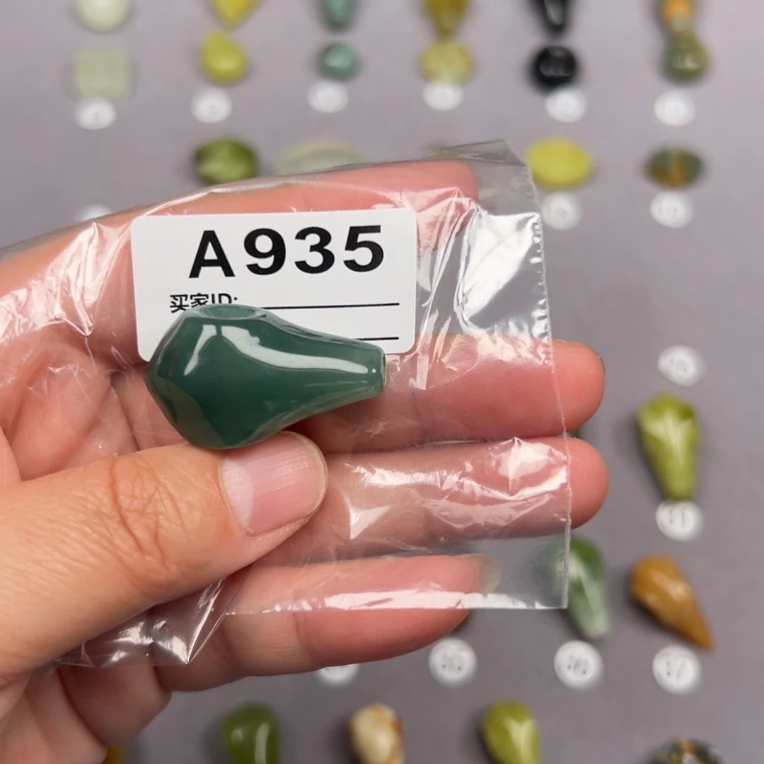 未镶嵌蛇纹石玉颈饰用****2