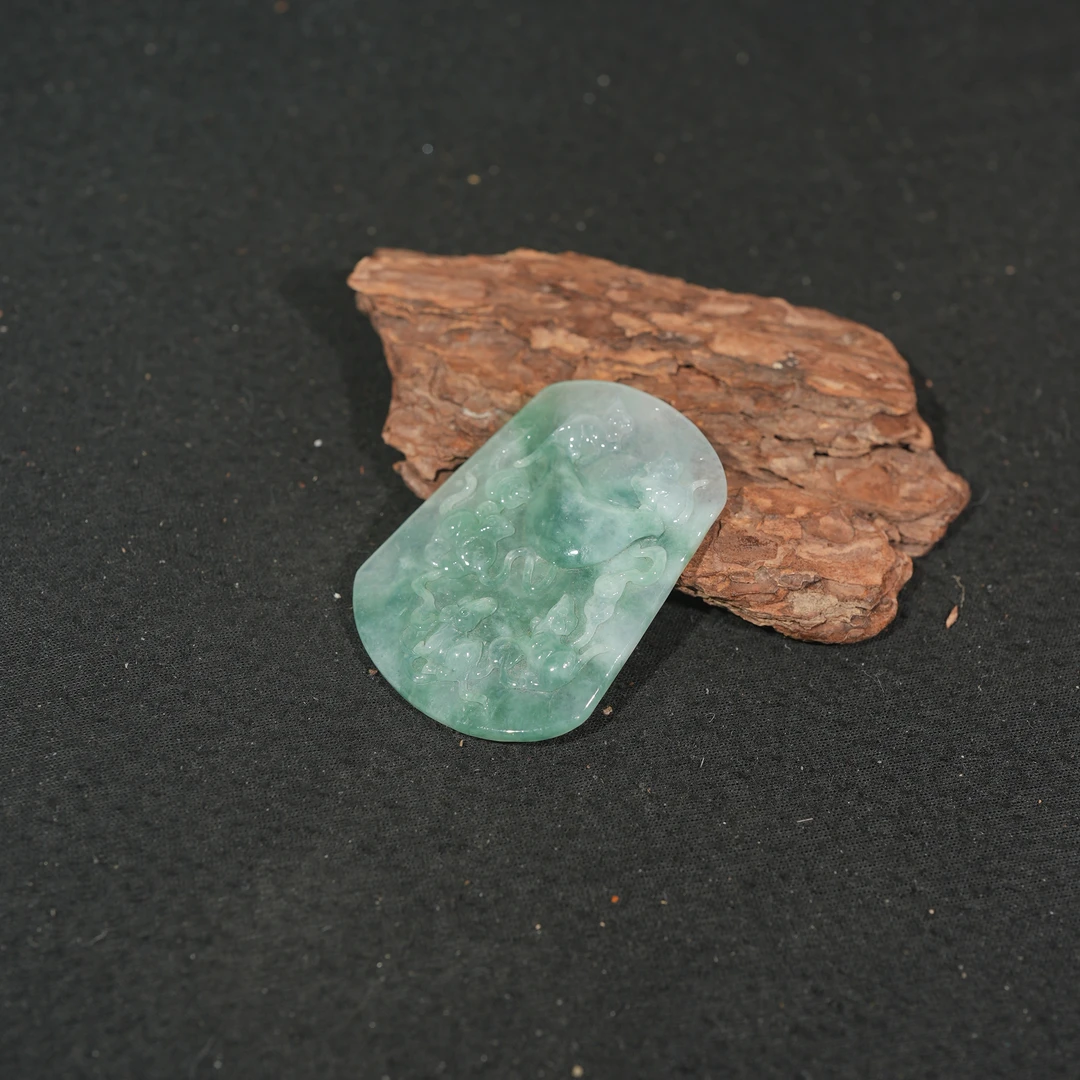 1.1香港王老板-翡翠吊坠6y92