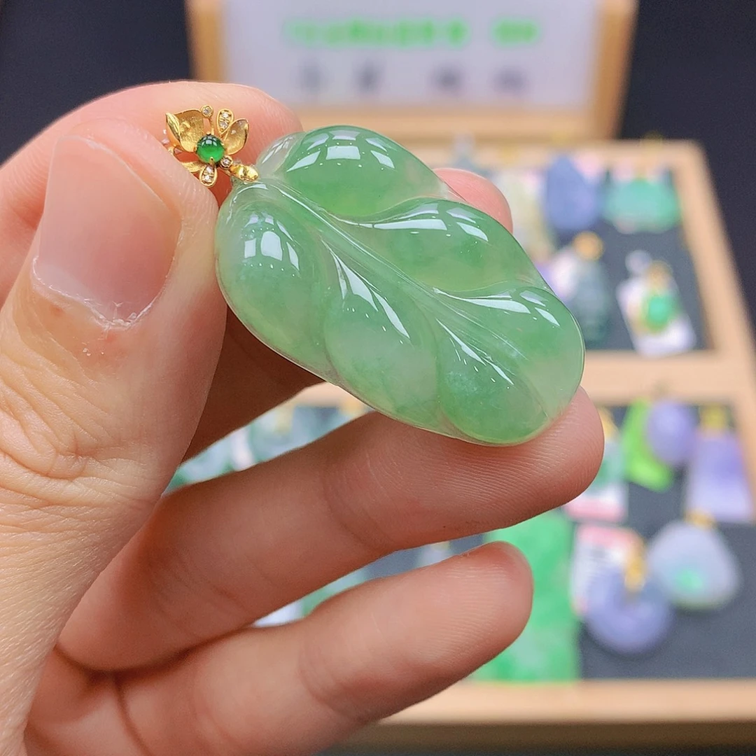 翡翠18K金镶嵌颈饰翡翠