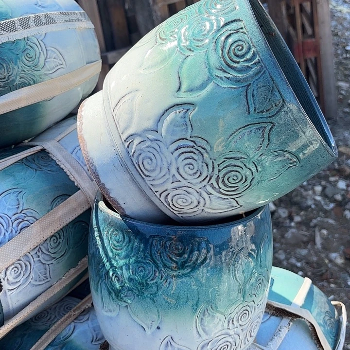 紫砂花盆绿玫瑰两个口径20高度20