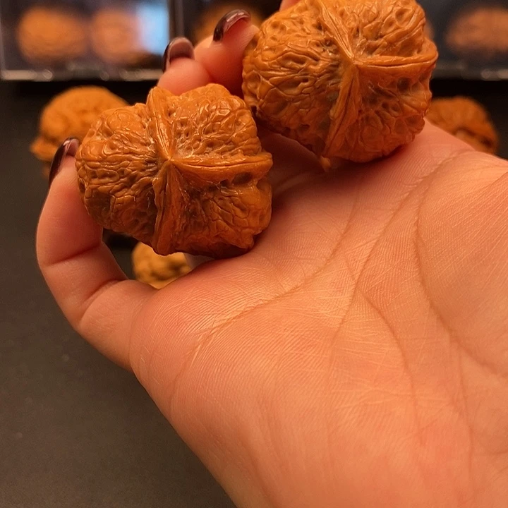 文玩核桃吊坠三棱46克加