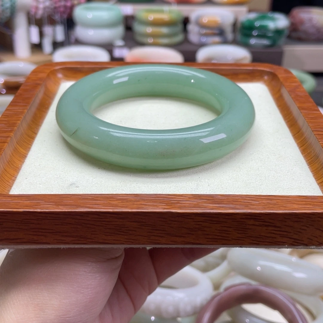 石英质玉未镶嵌手镯