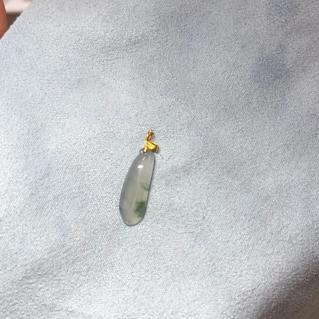 翡翠18K金镶嵌颈饰茵飘花