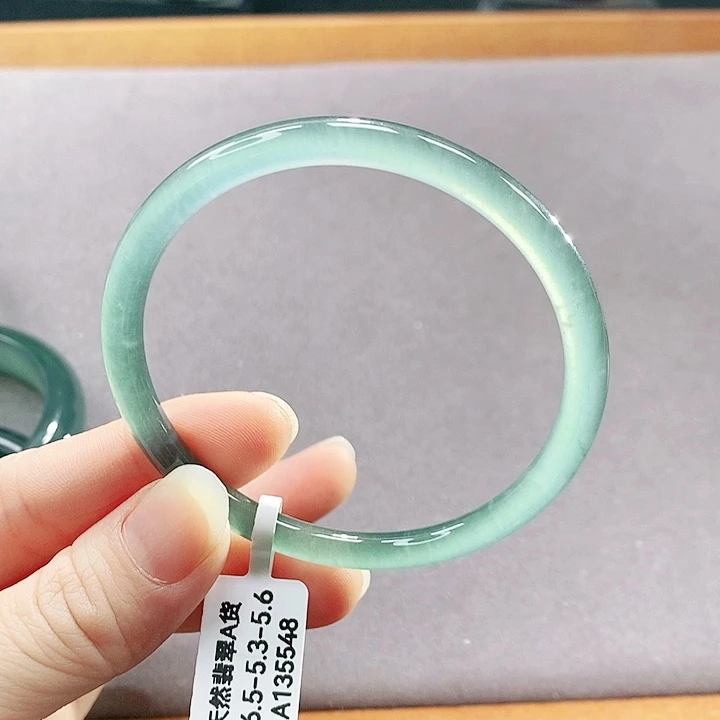 翡翠未镶嵌手镯（圆镯）