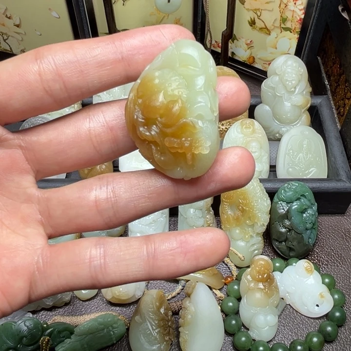 和田玉未镶嵌颈饰