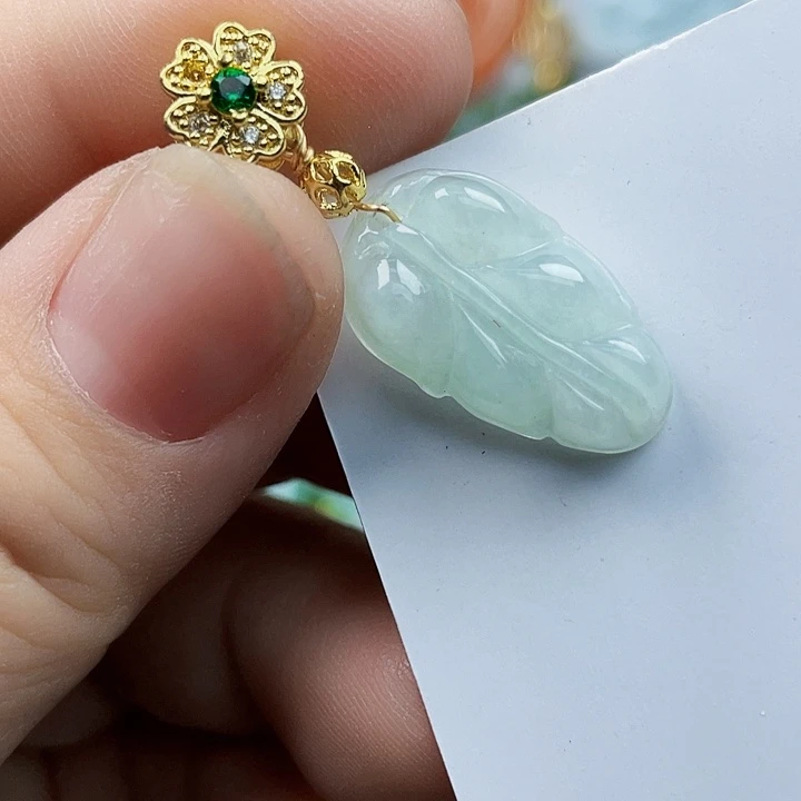 翡翠未镶嵌颈饰好