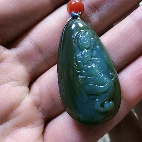 和田玉挂件未镶嵌有*人