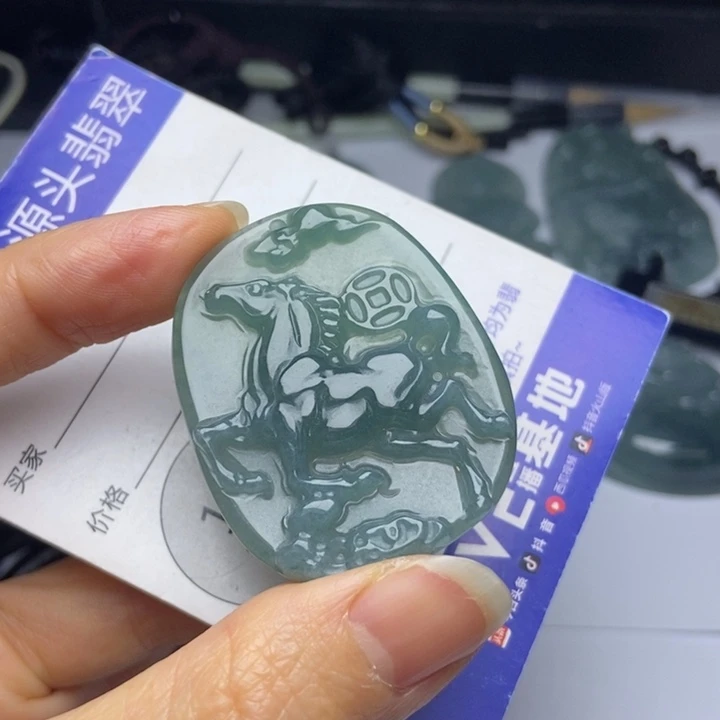 翡翠挂件未镶嵌翡翠