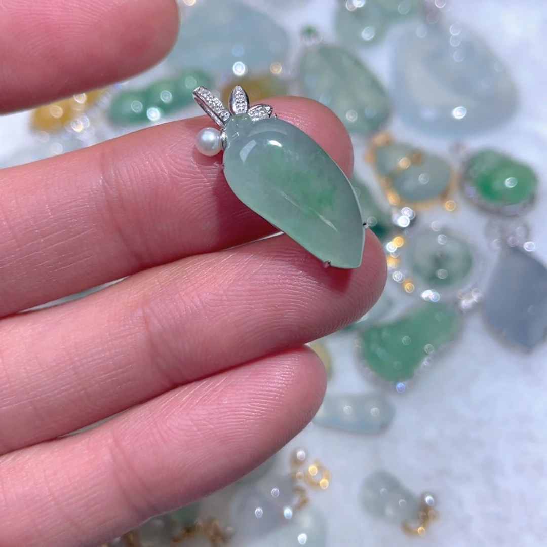 翡翠18K金镶嵌颈饰翡翠