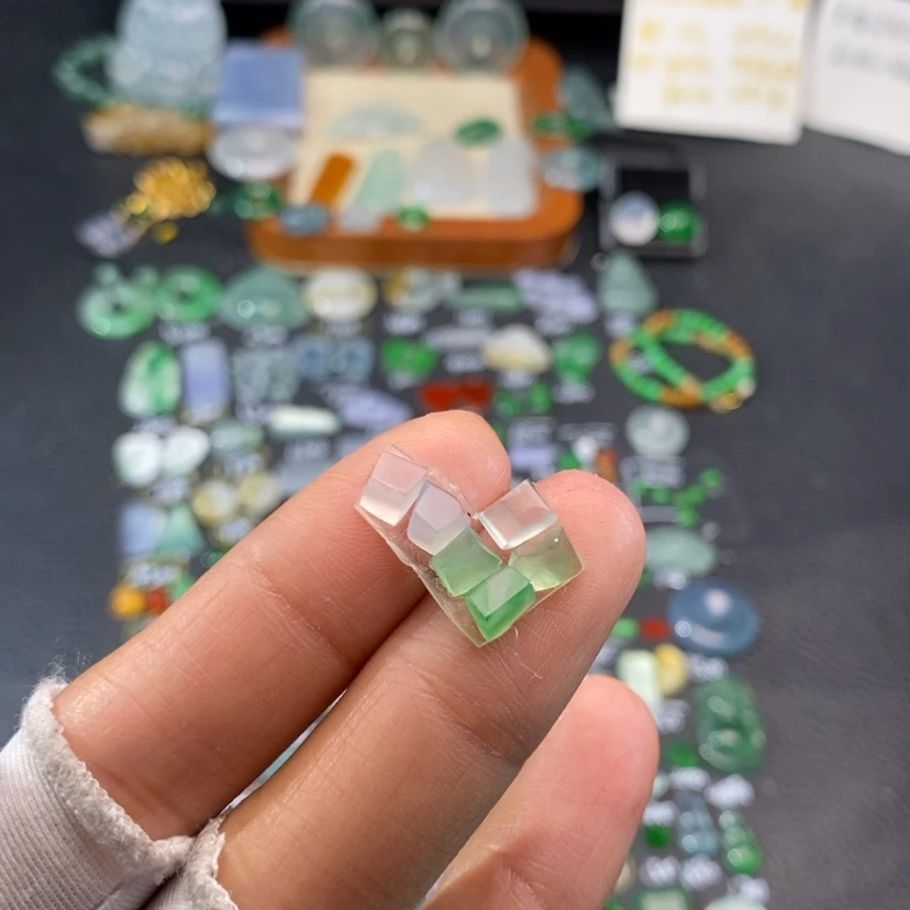 【闪购商品】翡翠挂件未镶嵌切割