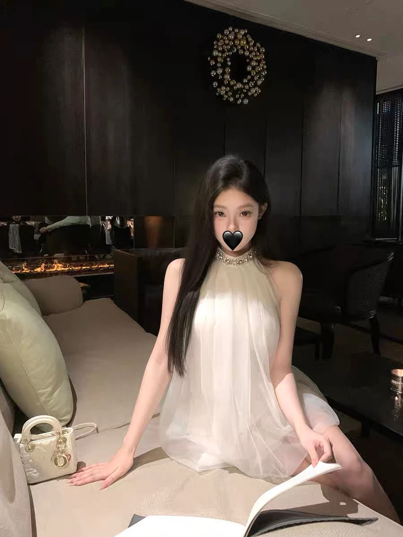 温雅名伶 重工氛围感镶钻设计感挂脖网纱无袖短款收腰显瘦连衣裙