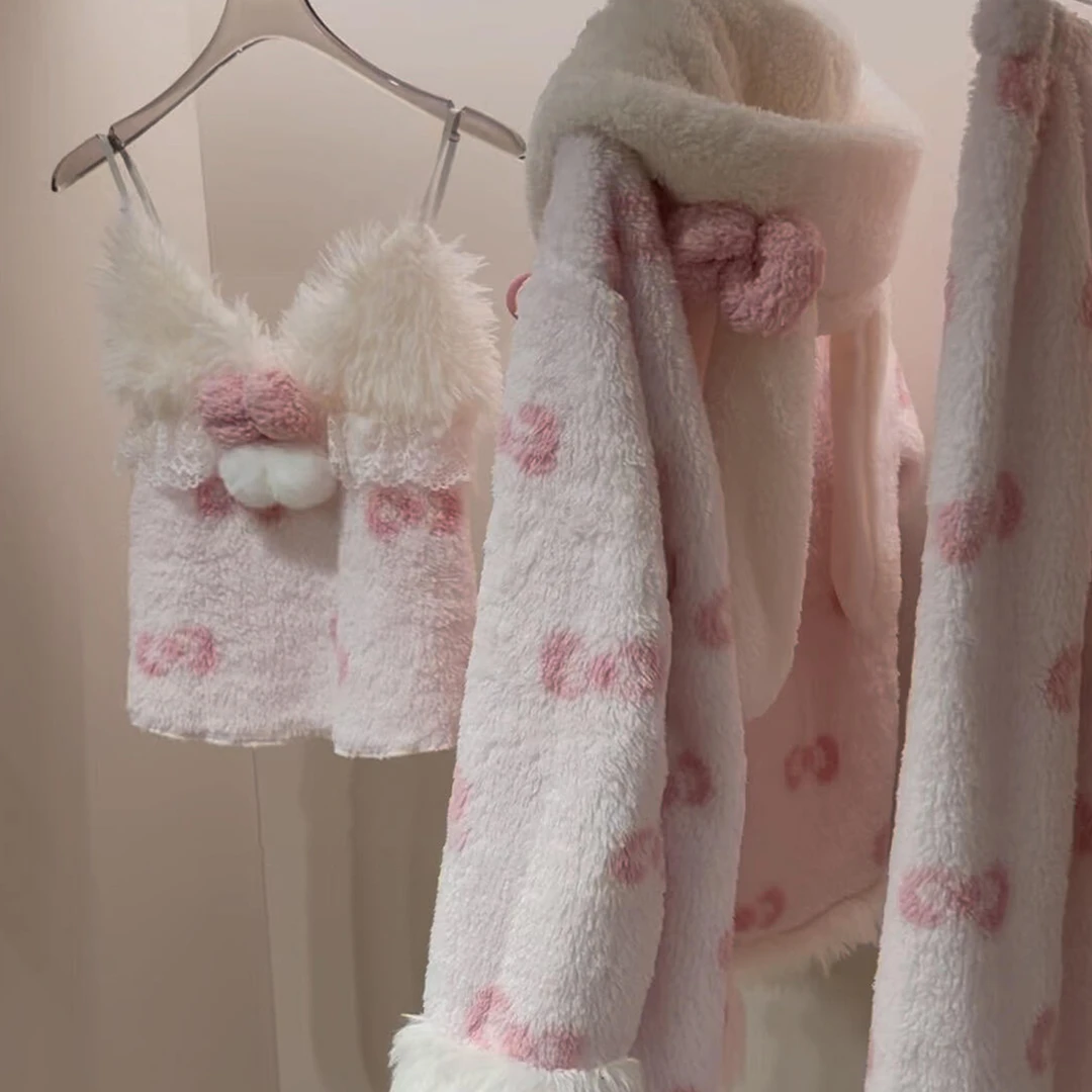 可爱卡通Kitty珊瑚绒睡衣女冬季新款加厚保暖家居服三件套可外穿