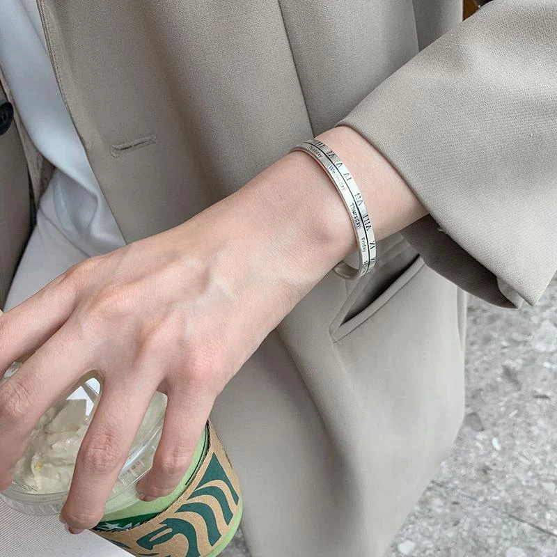 CIOEM KOUIM 925银手链 复古英文罗马数字手镯女轻奢小众简约百搭