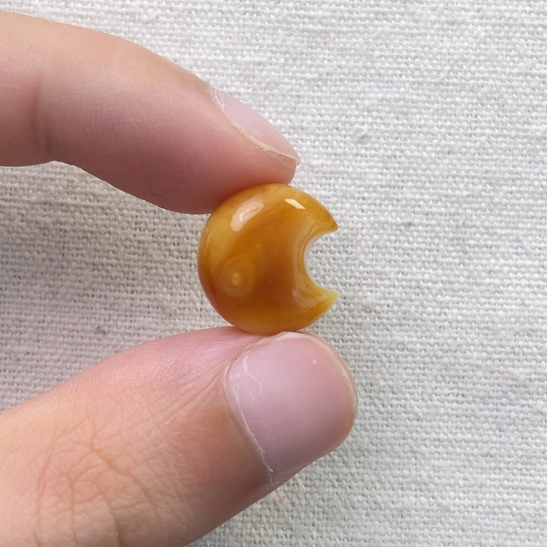 琥珀未镶嵌珠宝奇石月亮