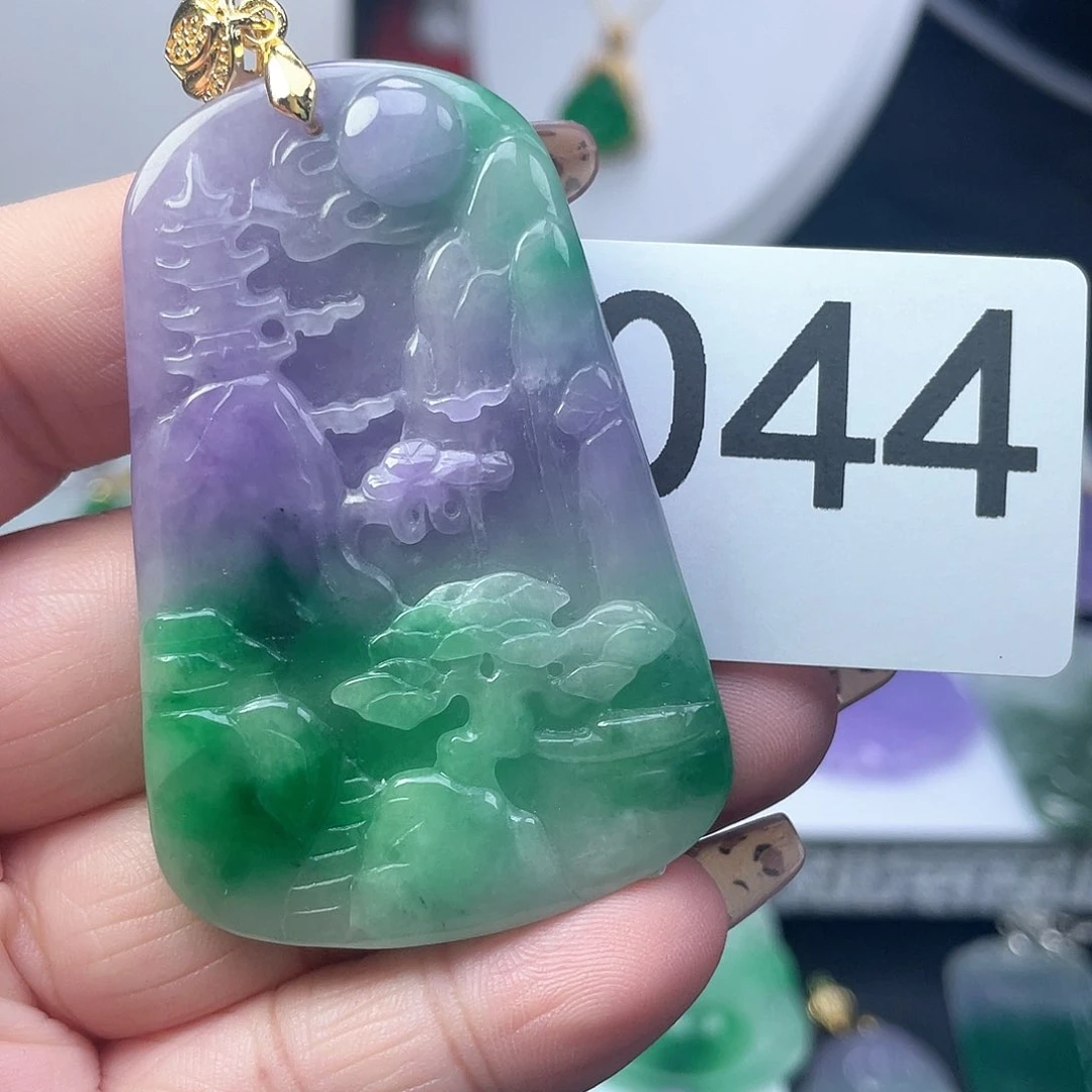 翡翠吊坠(赠链)未镶嵌