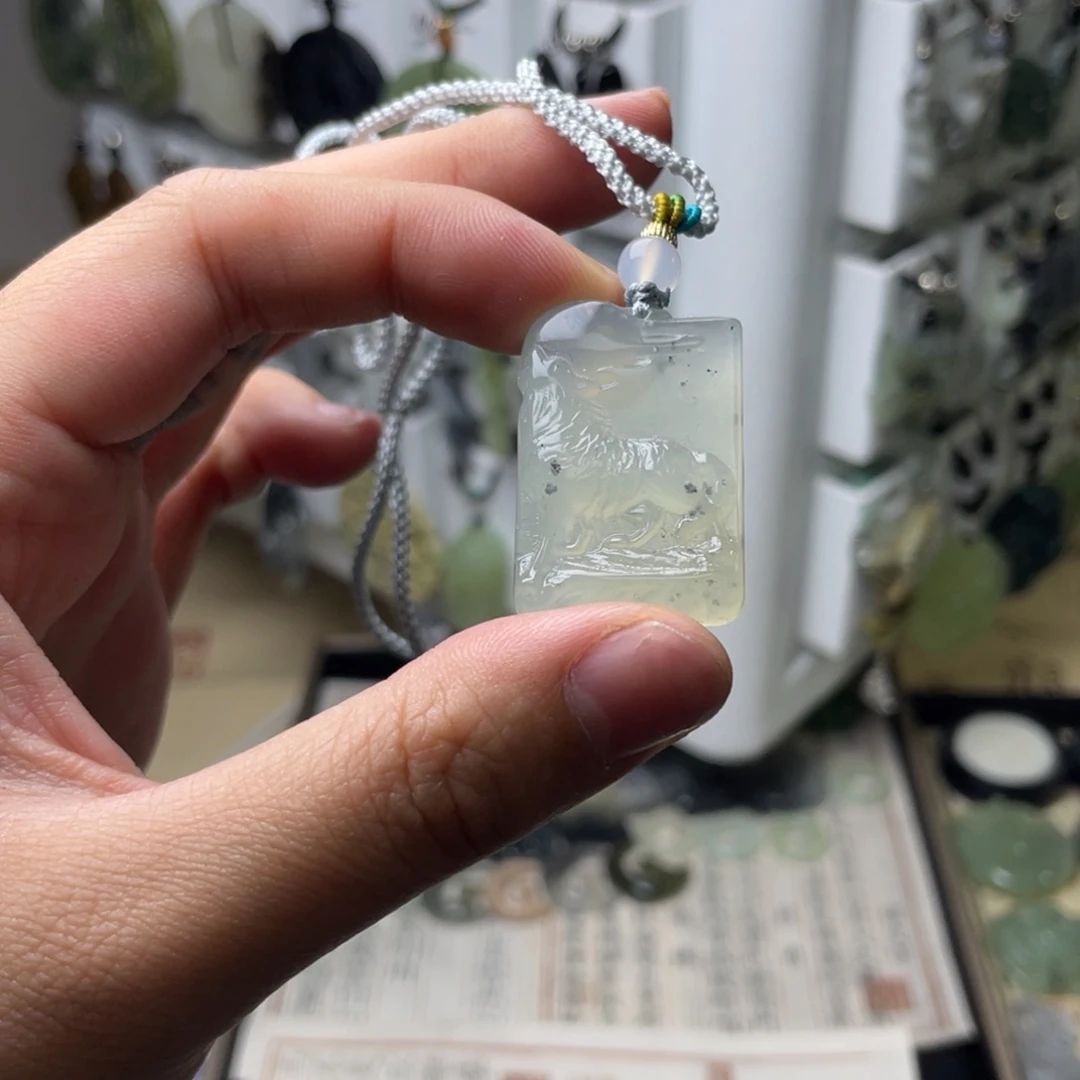 岫玉颈饰未镶嵌狼牌吊坠