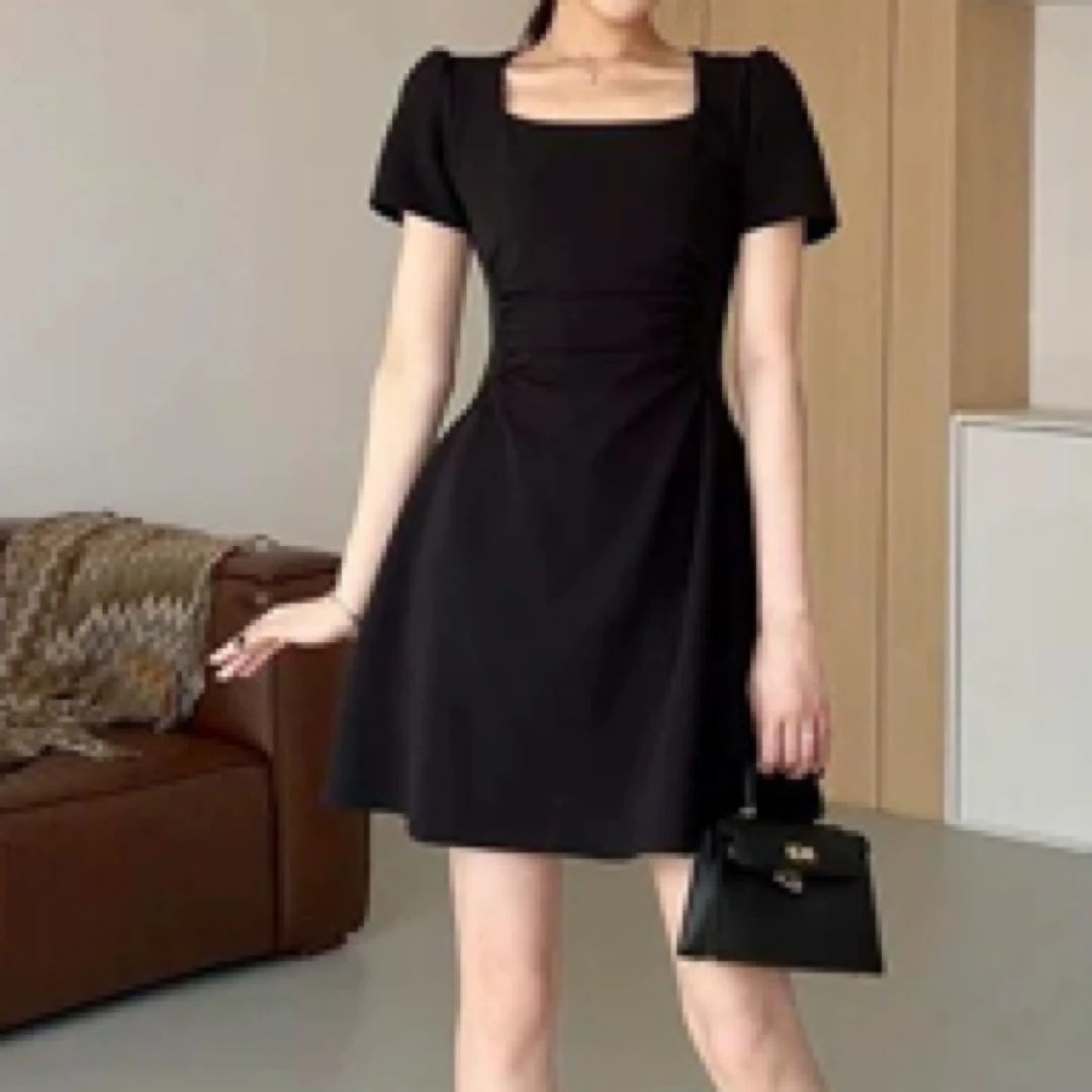 法式复古方领连衣裙收腰显瘦气质小黑裙短款夏季