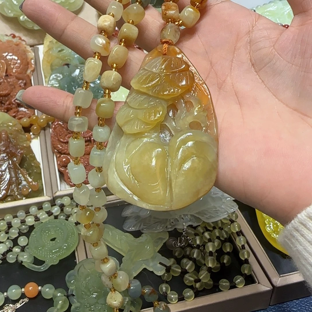 未镶嵌蛇纹石玉吊坠