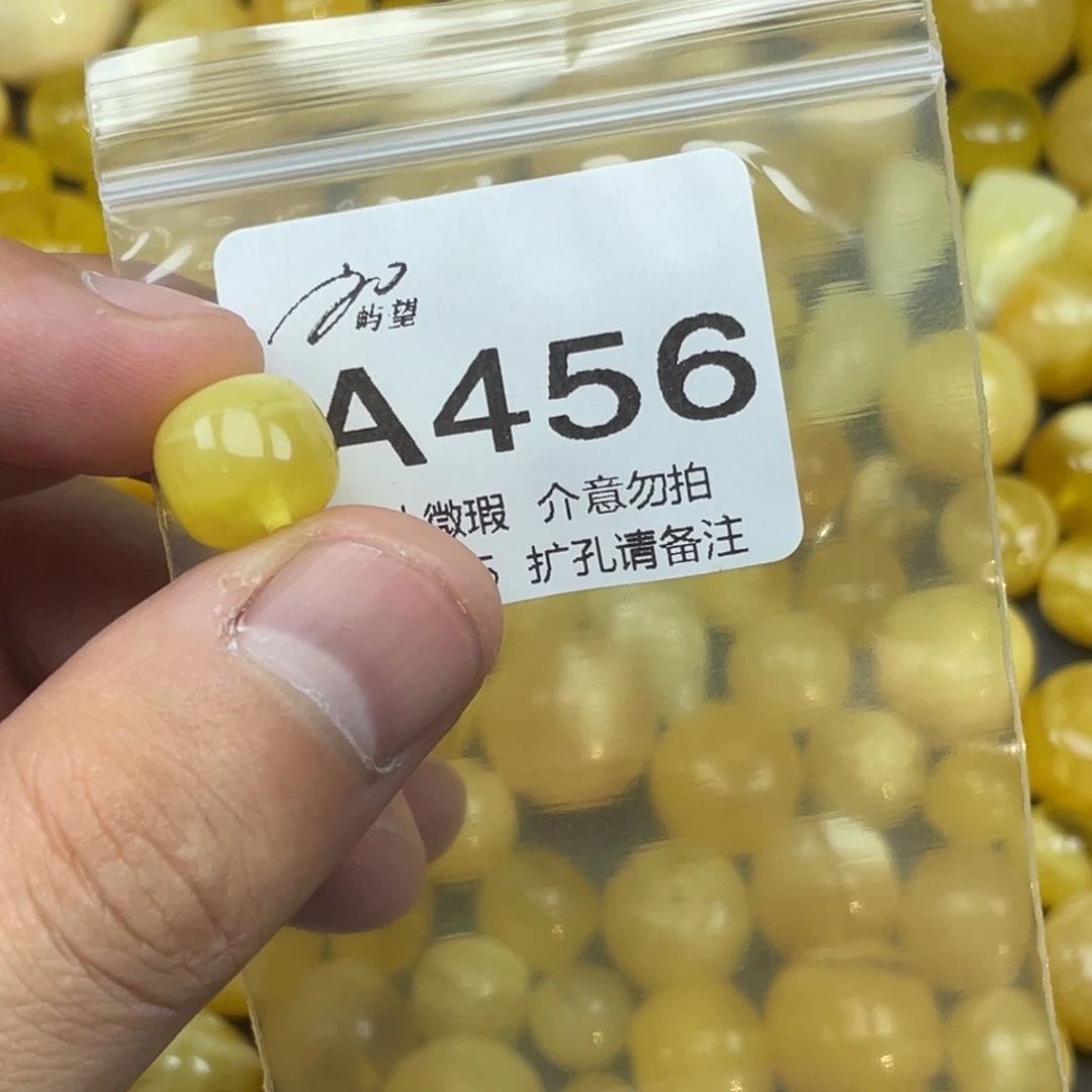 蜜蜡未镶嵌珠宝奇石