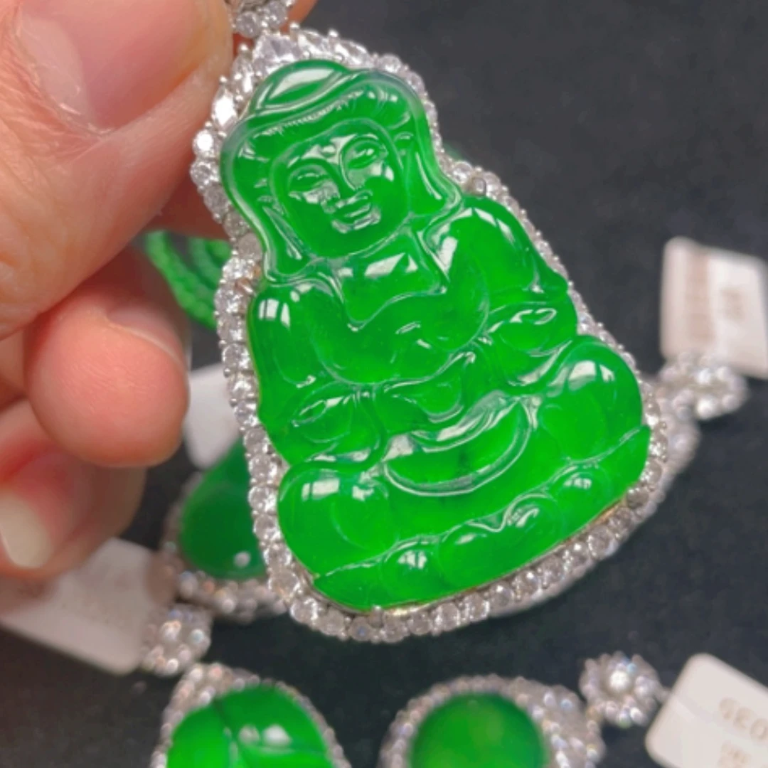 【闪购商品】颈饰银S925镶嵌翡翠吊坠