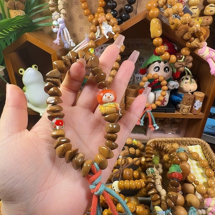 向****吊坠猴头核桃苹果妹