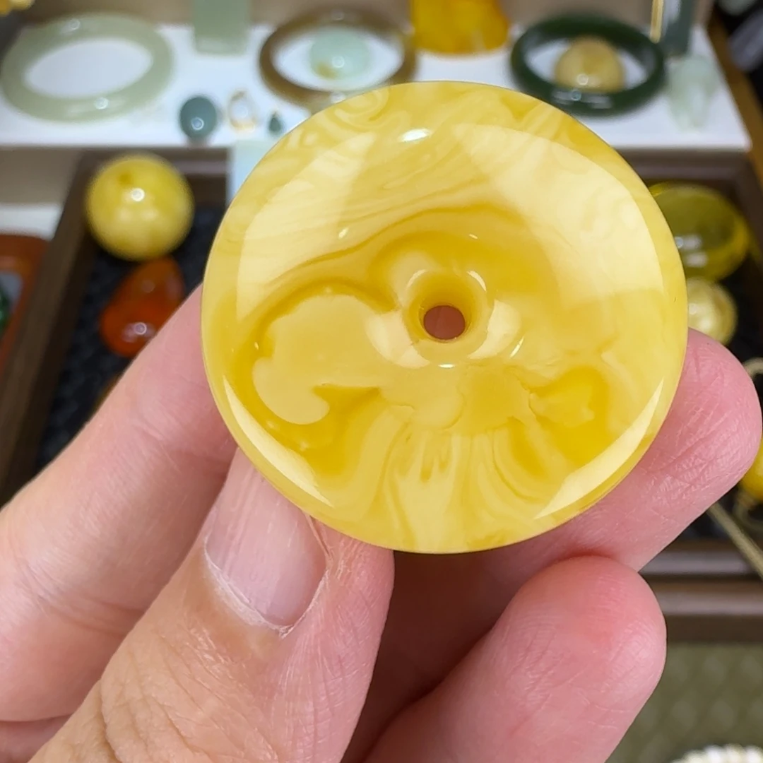 琥珀颈饰未镶嵌天然俄料满蜡妖花平安扣