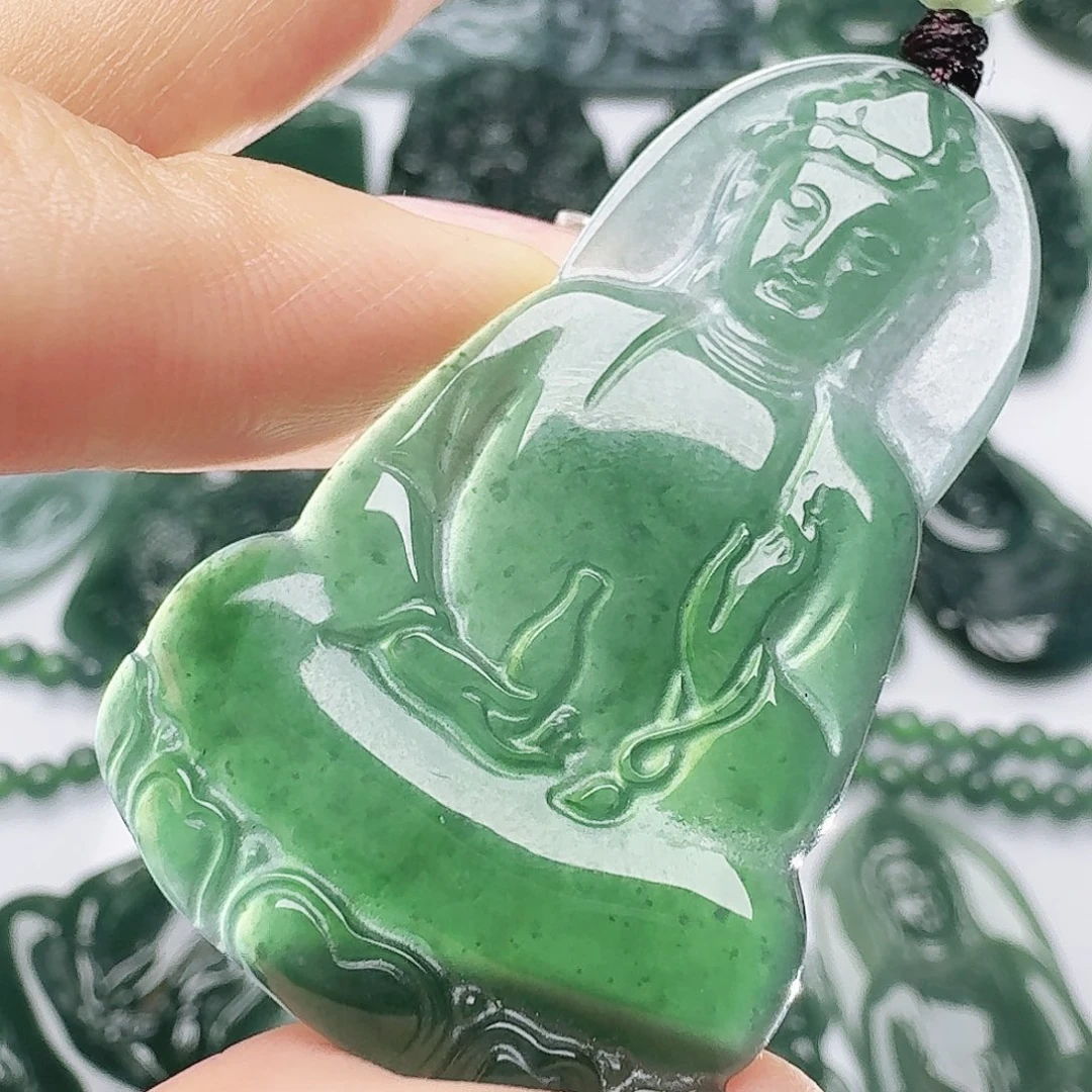 翡翠未镶嵌颈饰多样性发其一