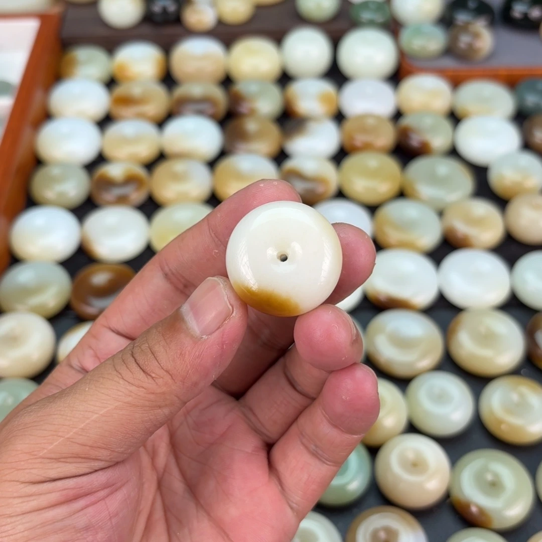 m***n颈饰未镶嵌和田玉