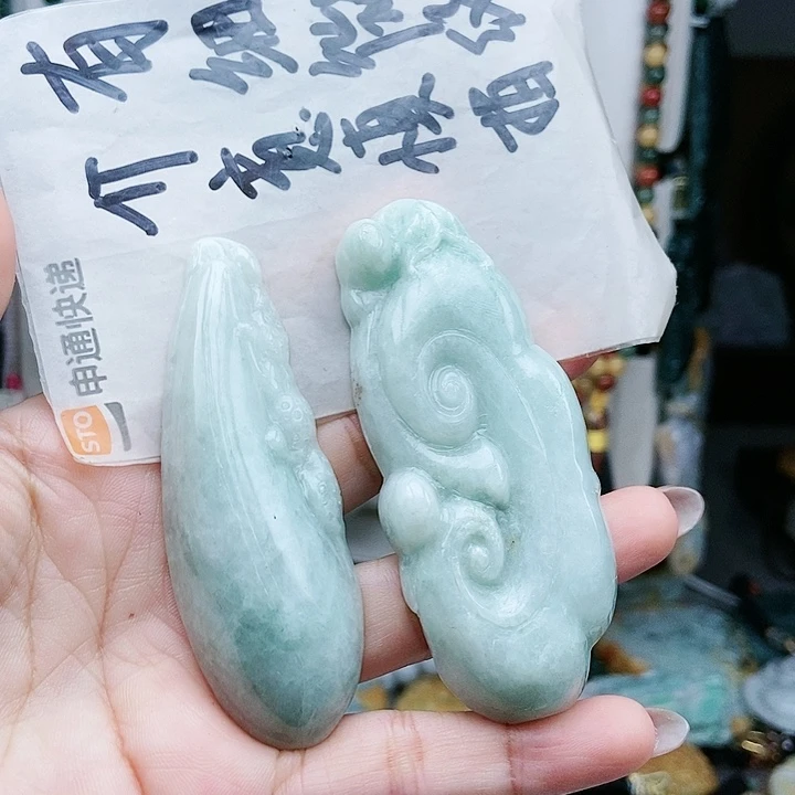 颈饰足铂镶嵌翡翠翡翠