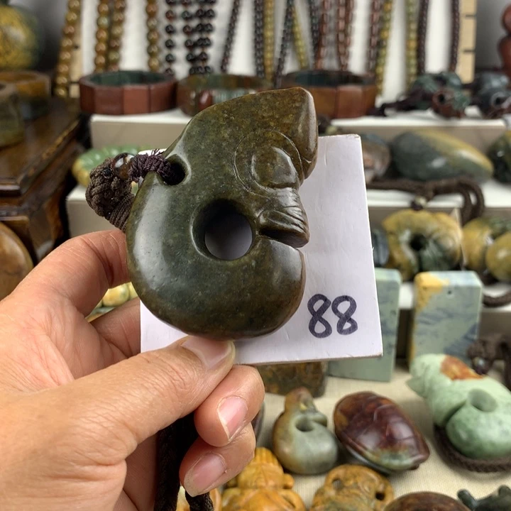 刚***）岫岩河磨玉（透闪石质玉）未镶嵌珠宝奇石