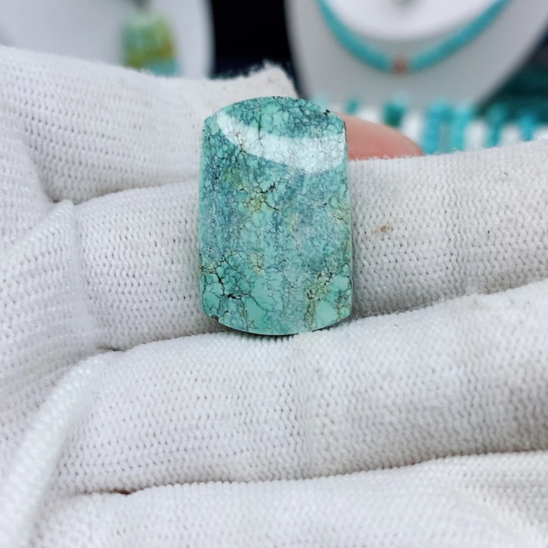 绿松石未镶嵌颈饰